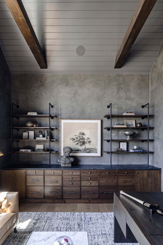 Microcement vs. Tadelakt: Choosing the Right Finish for Modern Luxury Spaces